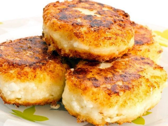 Как приготовить пышные сырники. Популярные рецепты пышных сырников